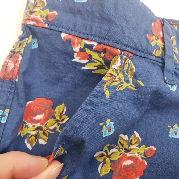 2/$20 Hollister Floral Print Shorts - Picture 6 of 12
